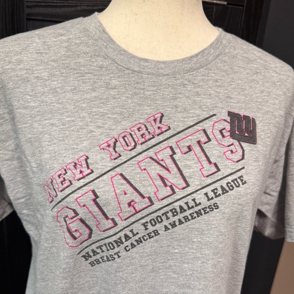 New York Giants Breast Cancer Awareness NFL T-Shirt - Picture 2 of 7